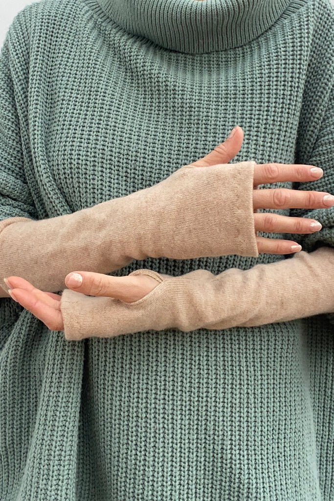 Long Cashmere Wrist Warmers in Pale Oat